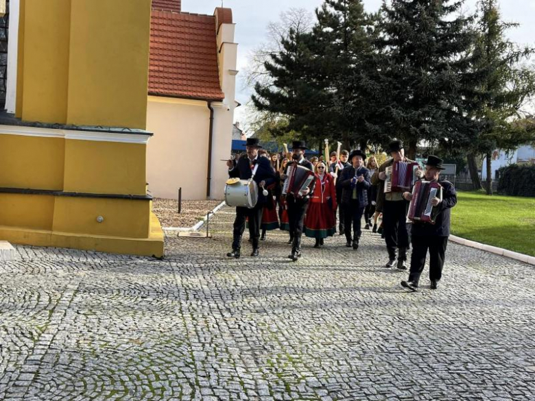 Obchody Święta Niepodległości w Kostomłotach