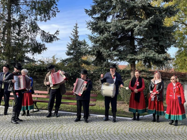 Obchody Święta Niepodległości w Kostomłotach