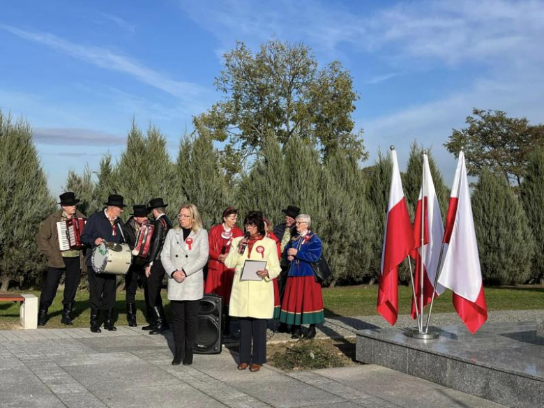 Obchody Święta Niepodległości w Kostomłotach