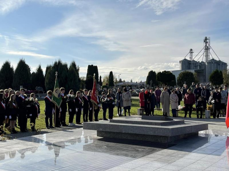 Obchody Święta Niepodległości w Kostomłotach
