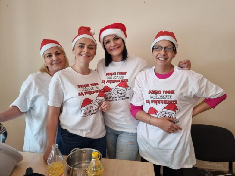 Przedświąteczne lepienie pierogów w Malczycach 