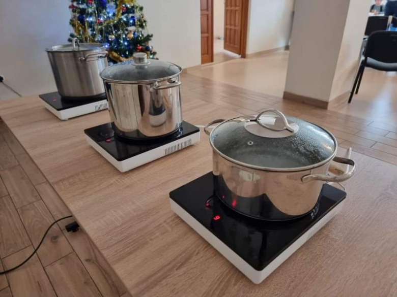 Przedświąteczne lepienie pierogów w Malczycach 