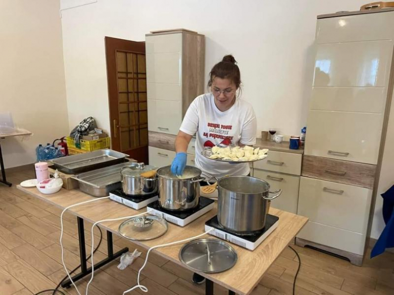 Przedświąteczne lepienie pierogów w Malczycach 
