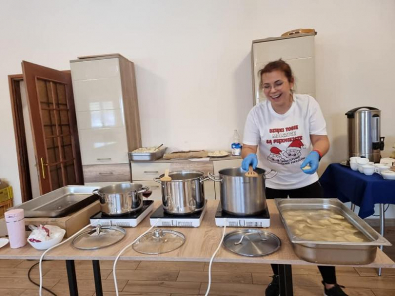 Przedświąteczne lepienie pierogów w Malczycach 