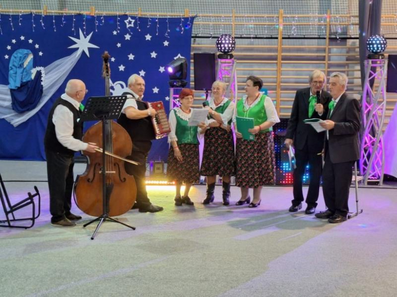 Kiermasz Bożonarodzeniowy w Lutyni