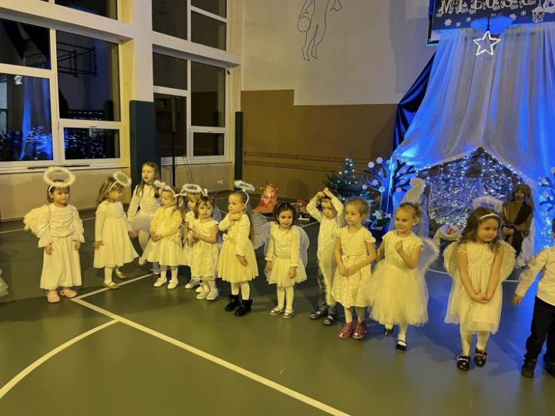 Jasełka w wykonaniu najmłodszych uczniów Szkoły Podstawowej w Kostomłotach