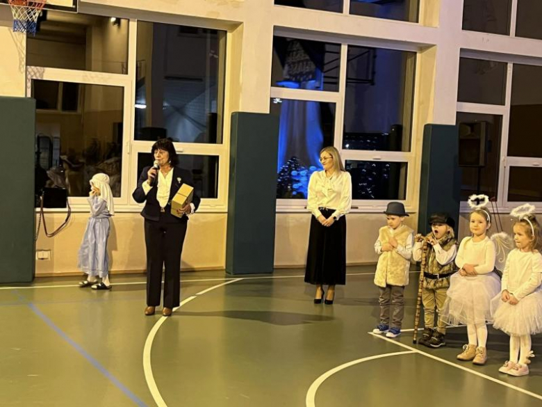 Jasełka w wykonaniu najmłodszych uczniów Szkoły Podstawowej w Kostomłotach