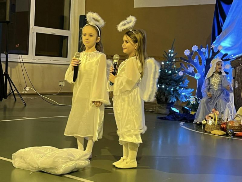 Jasełka w wykonaniu najmłodszych uczniów Szkoły Podstawowej w Kostomłotach