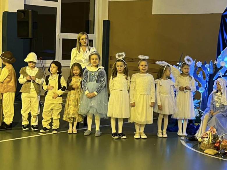 Jasełka w wykonaniu najmłodszych uczniów Szkoły Podstawowej w Kostomłotach