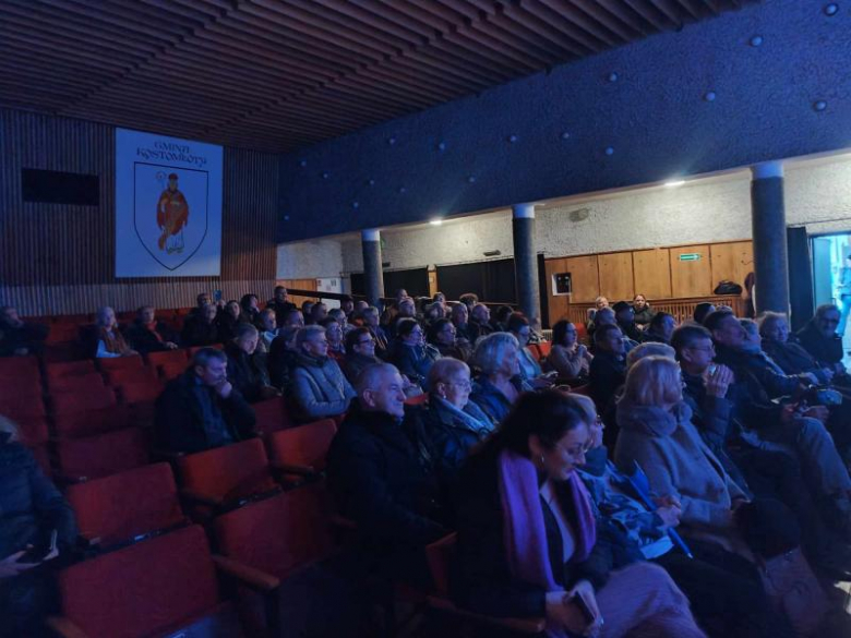 Wzruszające przedstawienie przedszkolaków w Gminnym Ośrodku Kultury w Kostomłotach