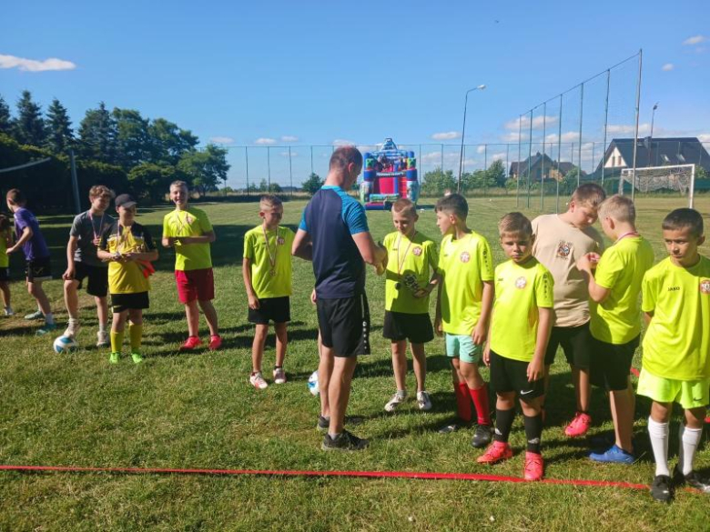 Na boisku w Kostomłotach świętowano zakończenie mijającego sezonu