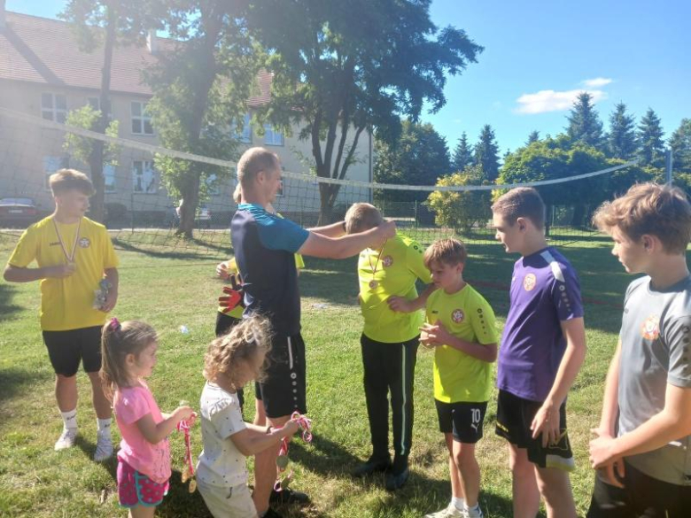 Na boisku w Kostomłotach świętowano zakończenie mijającego sezonu