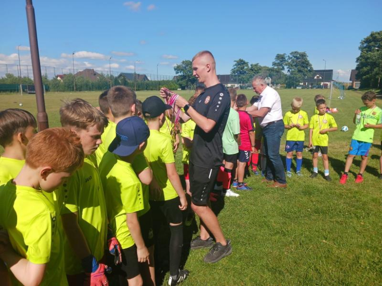 Na boisku w Kostomłotach świętowano zakończenie mijającego sezonu