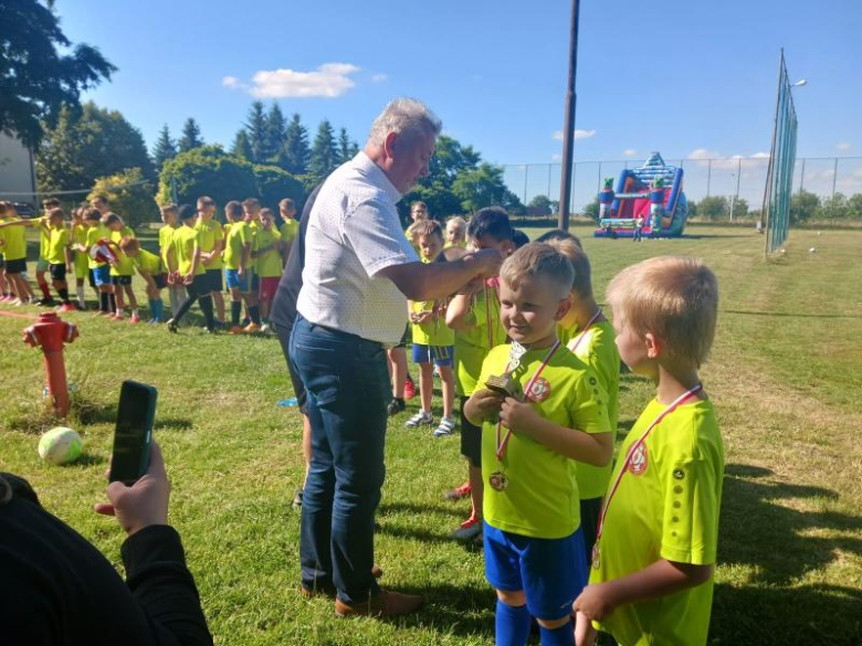 Na boisku w Kostomłotach świętowano zakończenie mijającego sezonu