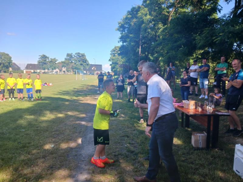 Na boisku w Kostomłotach świętowano zakończenie mijającego sezonu
