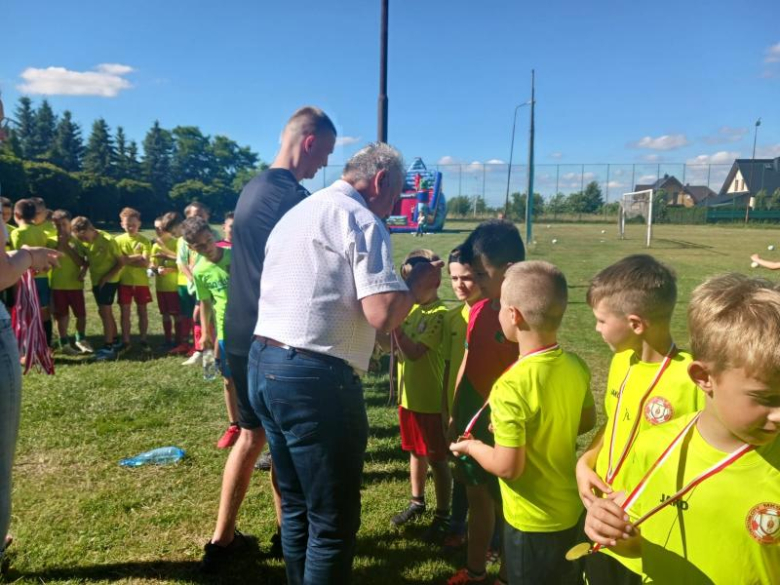 Na boisku w Kostomłotach świętowano zakończenie mijającego sezonu