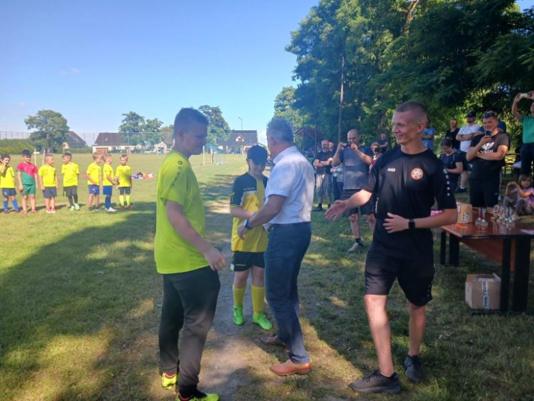 Na boisku w Kostomłotach świętowano zakończenie mijającego sezonu