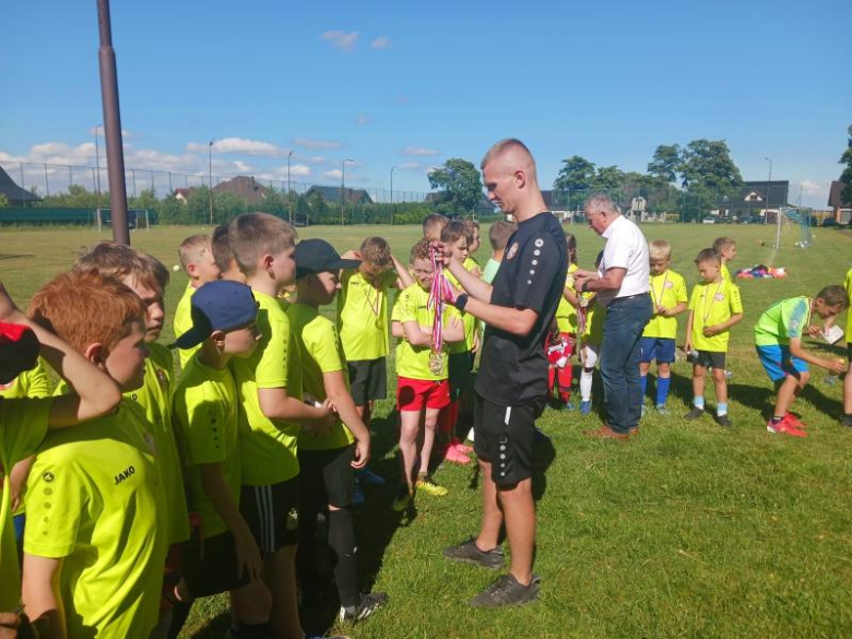 Na boisku w Kostomłotach świętowano zakończenie mijającego sezonu