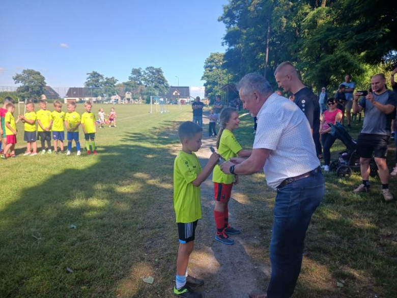 Na boisku w Kostomłotach świętowano zakończenie mijającego sezonu