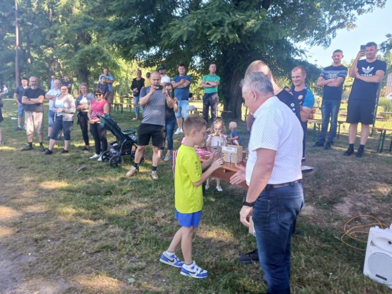 Na boisku w Kostomłotach świętowano zakończenie mijającego sezonu