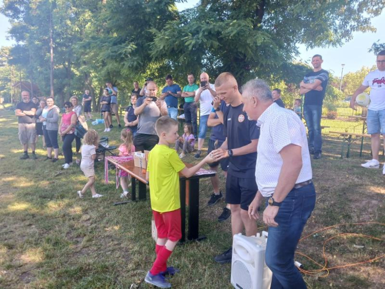 Na boisku w Kostomłotach świętowano zakończenie mijającego sezonu