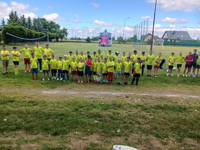 Na boisku w Kostomłotach świętowano zakończenie mijającego sezonu