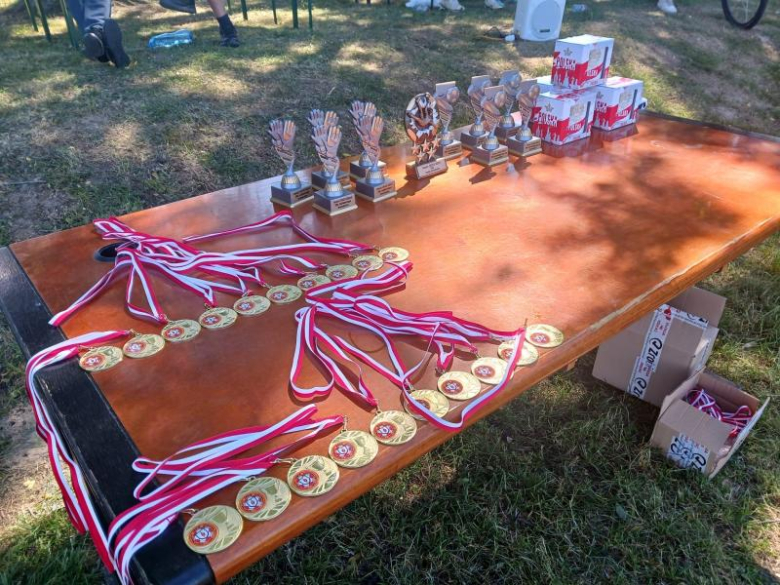 Na boisku w Kostomłotach świętowano zakończenie mijającego sezonu