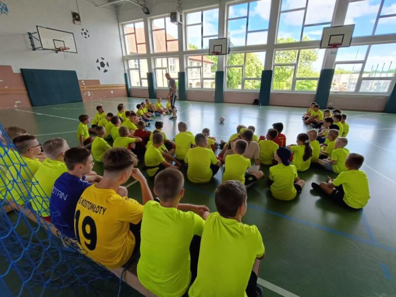 Na boisku w Kostomłotach świętowano zakończenie mijającego sezonu