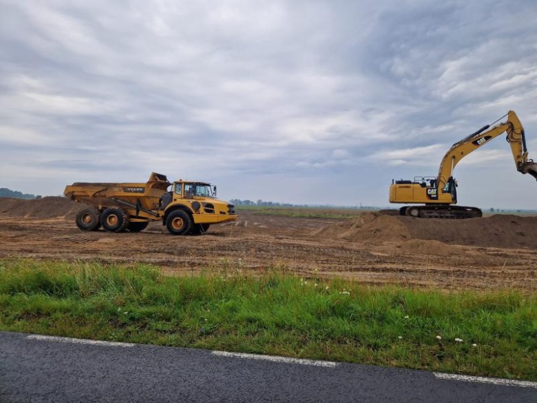 Ruszyła niwelacja terenu pod budowę zakładu Intel