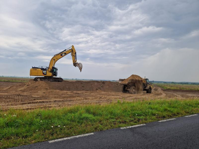 Ruszyła niwelacja terenu pod budowę zakładu Intel