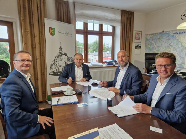 Podpisanie umów z wykonawcami ogromnej inwestycji w gminie Miękinia