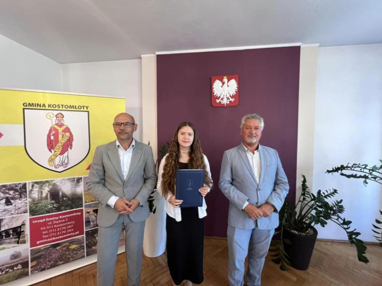 Wójt Gminy Kostomłoty wręczył uczniom stypendia