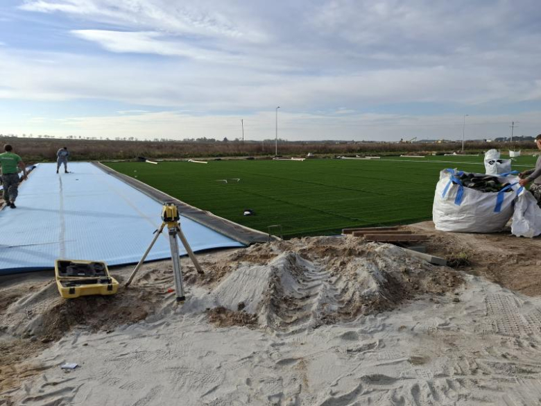 Trwają prace przy budowie boisku w Kadłubie