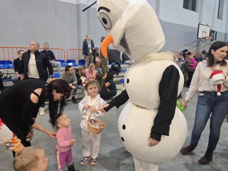 Kiermasz Bożonarodzeniowy w Lutyni