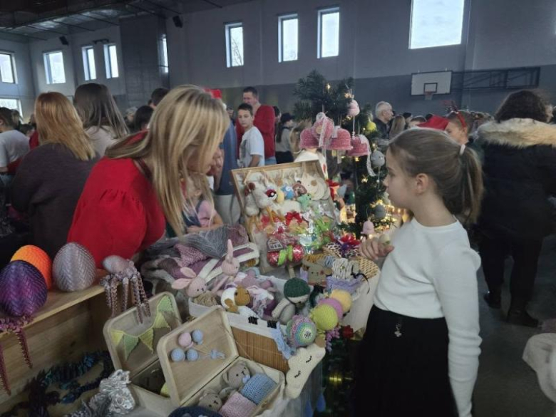 Kiermasz Bożonarodzeniowy w Lutyni