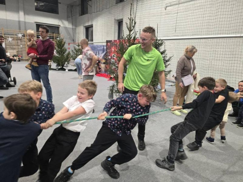Kiermasz Bożonarodzeniowy w Lutyni
