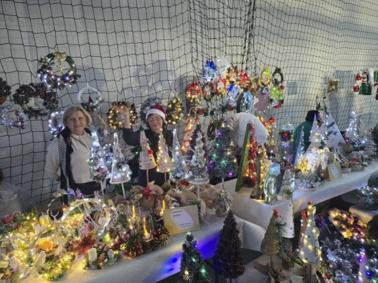 Kiermasz Bożonarodzeniowy w Lutyni