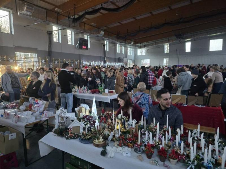 Kiermasz Bożonarodzeniowy w Lutyni