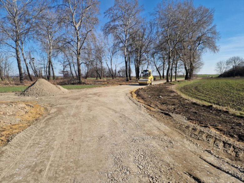 Trwają intensywne prace przy przebudowie dróg w Źródłach