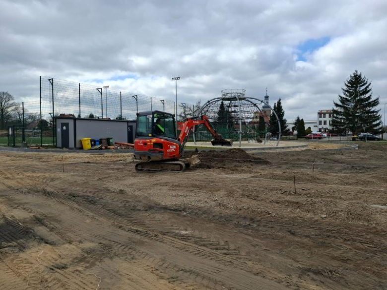 Trwa przebudowa boiska w Miękini