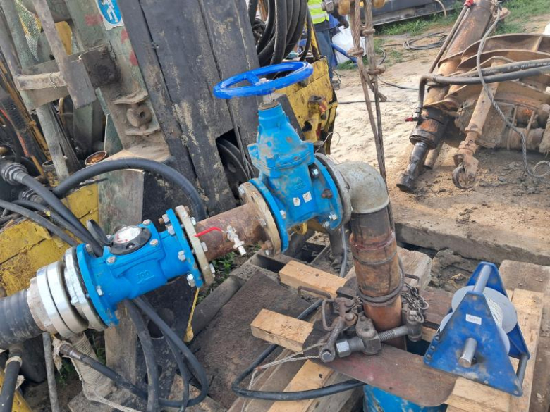 Trwają prace przy odwiertach i budowie rurociągów