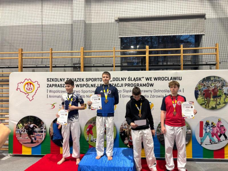 W zawodach, które odbyły się 29 listopada w hali sportowej ZSP Lutynia, rywalizowało 360 karateków