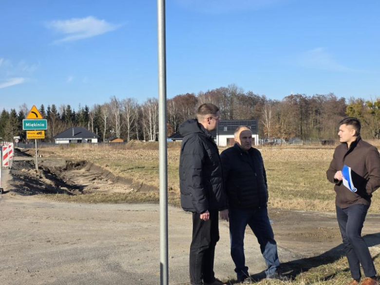 Rozpoczęły się prace przy budowie chodnika