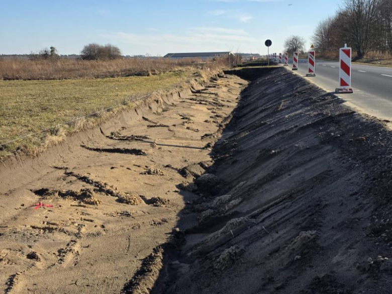 Rozpoczęły się prace przy budowie chodnika