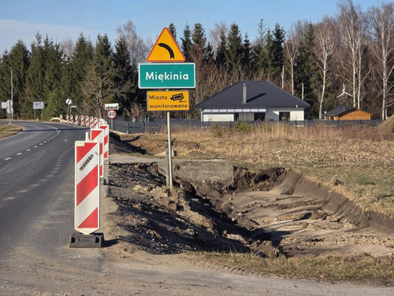Rozpoczęły się prace przy budowie chodnika