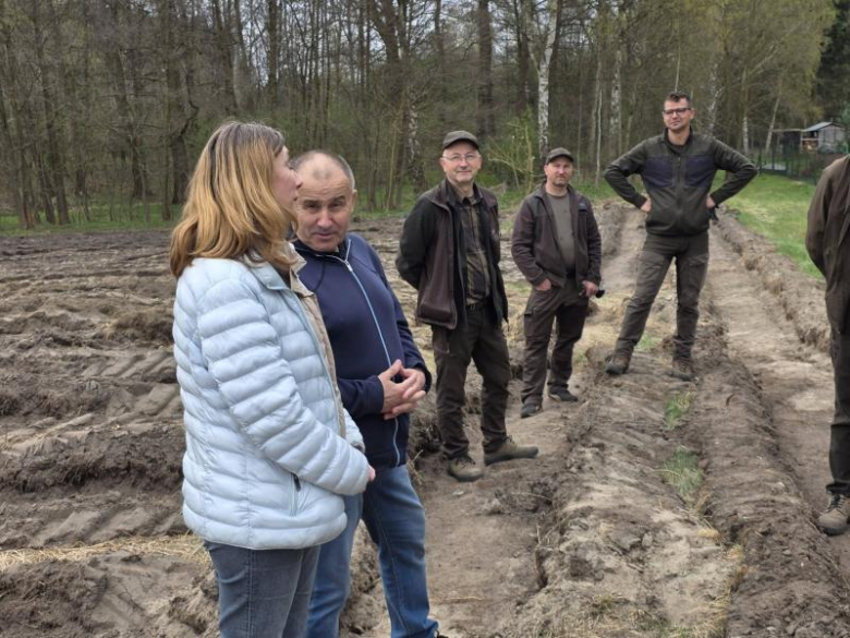 80 drzew na 80-lecie szkoły