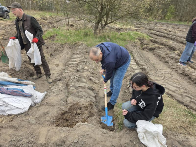 80 drzew na 80-lecie szkoły