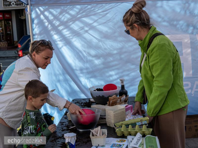 Dzień Ziemi na Rynku Dolnym w Środzie Śląskiej