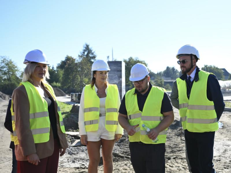 Radni i władze gminy na wizji lokalnej. Sprawdzili postęp kluczowych inwestycji