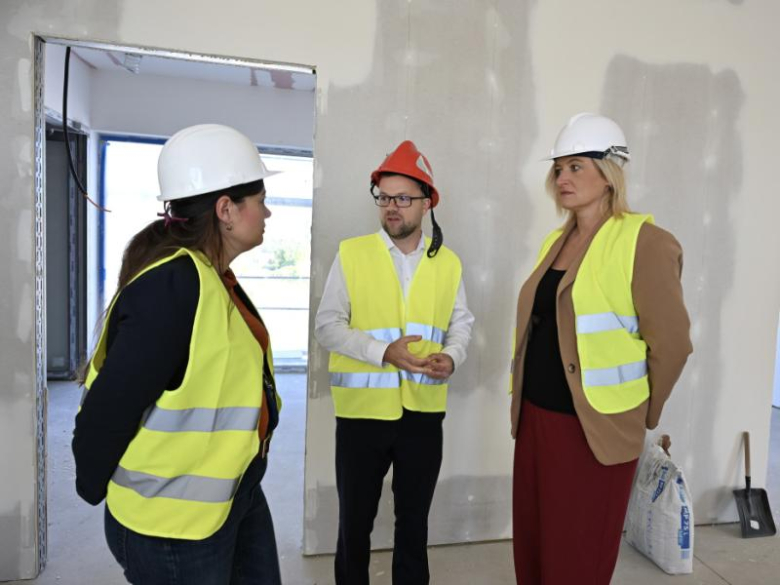 Radni i władze gminy na wizji lokalnej. Sprawdzili postęp kluczowych inwestycji